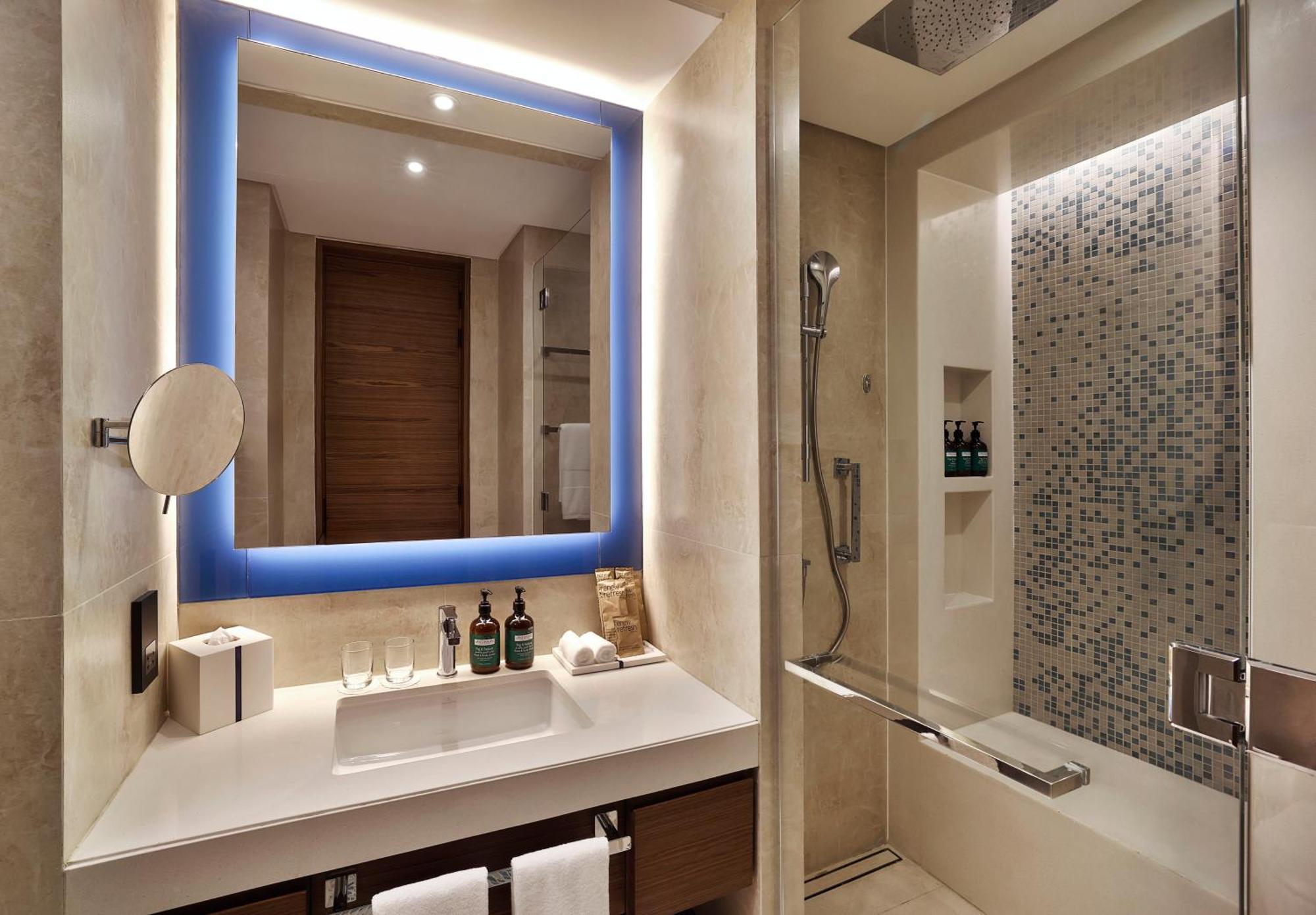 Tumbi West Palm Beach Hotel Dubai,Tapestry Collection Hilton Exterior photo